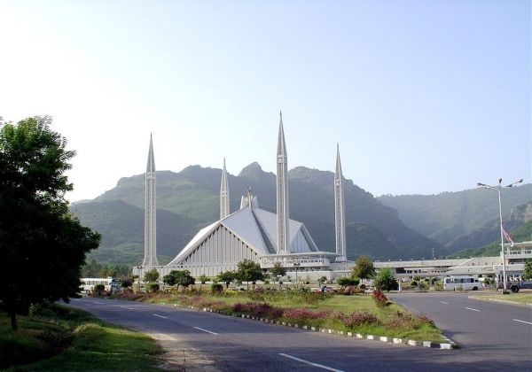1024px-Faisal_mosque2.jpg