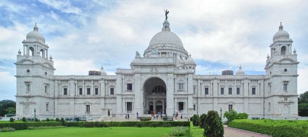 Victoria_Memorial_Kolkata_panorama.jpg